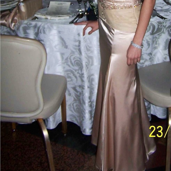 Alyce Design Aline strapless nude gown. SZ. 4 - Picture 9 of 10